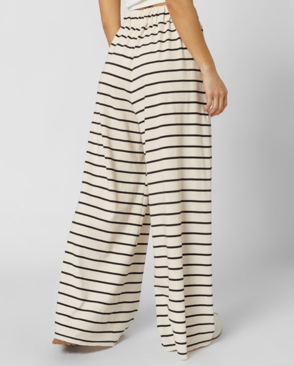 crop top with frills && silky long skirt (set) sourloulou