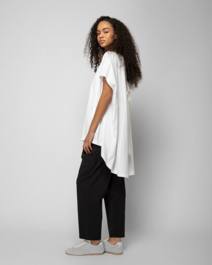 ΜΠΛΟΥΖΑ OVERSIZED ΜΕ ΦΙΟΓΚΟ ΣΤΗ ΠΛΑΤΗ ΛΕΥΚΗ