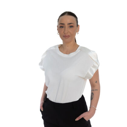 ΜΠΛΟΥΖΑ ΜΕ ΣΑΤΕΝ ΣΤΟΥΣ ΩΜΟΥΣ